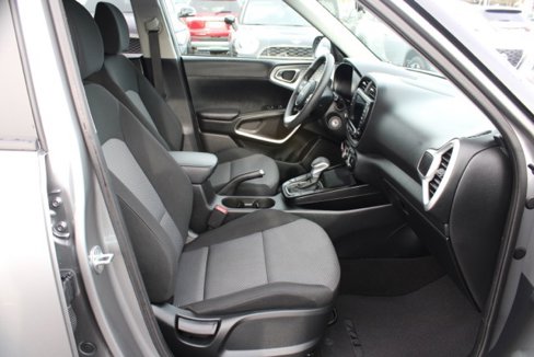 Used 2023 Kia Soul LX image 32