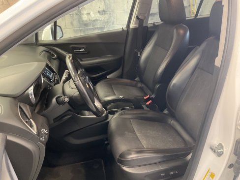 Used 2019 Chevrolet Trax LT w/ LT Convenience Package image 11