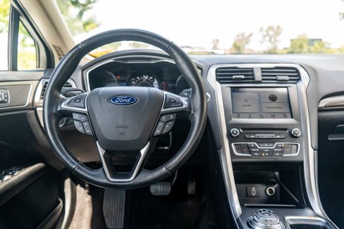Used 2017 Ford Fusion SE w/ Fusion SE Technology Package image 15