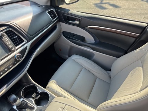 Used 2015 Toyota Highlander Limited image 41