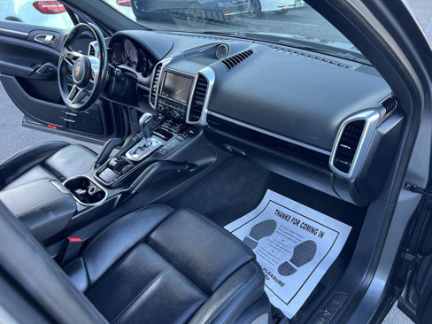 Used 2016 Porsche Cayenne S w/ Premium Package image 18
