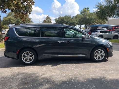 Used 2020 Chrysler Pacifica Limited image 3