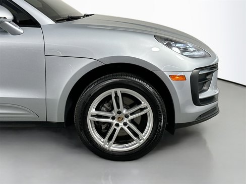 Certified 2022 Porsche Macan image 14