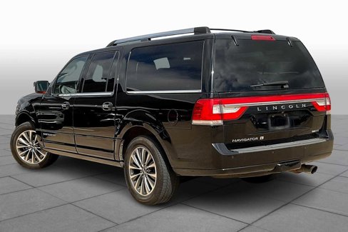 Used 2016 Lincoln Navigator L Select image 12