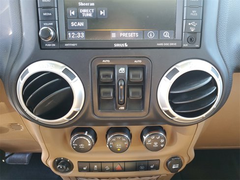 Used 2018 Jeep Wrangler Unlimited Rubicon w/ Connectivity Group image 25