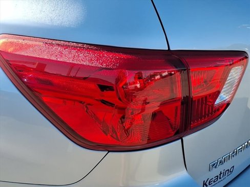 Used 2020 Nissan Pathfinder S image 12