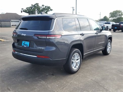 New 2025 Jeep Grand Cherokee L Laredo image 5