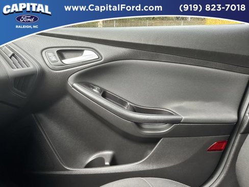 Certified 2017 Ford Focus SE image 27