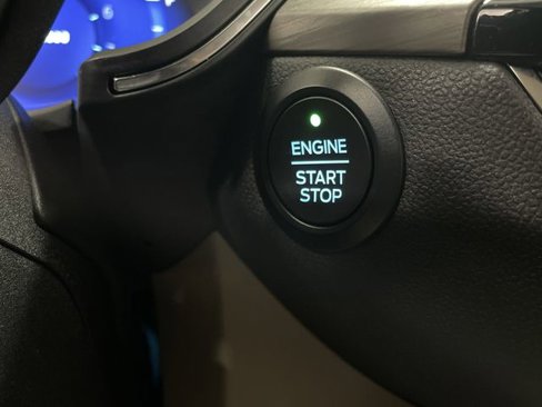 Used 2020 Ford Escape Titanium image 23