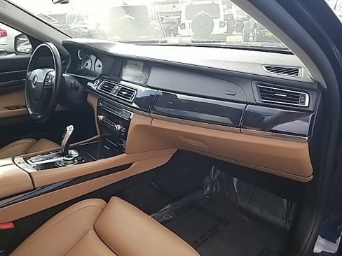 Used 2011 BMW 750i xDrive image 37