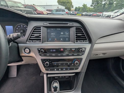 Used 2016 Hyundai Sonata Sport w/ Option Group 1V image 16