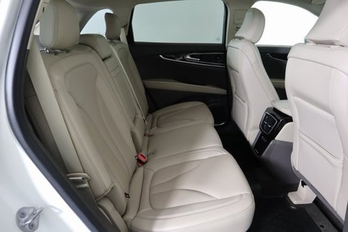 Used 2022 Lincoln Nautilus Reserve w/ Luxury Package image 13