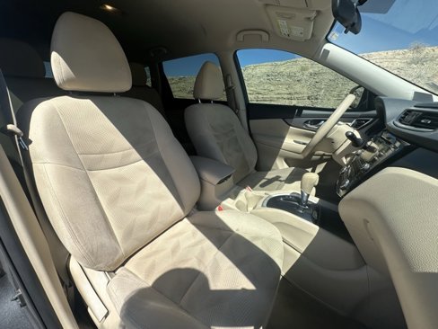 Used 2014 Nissan Rogue SV image 25