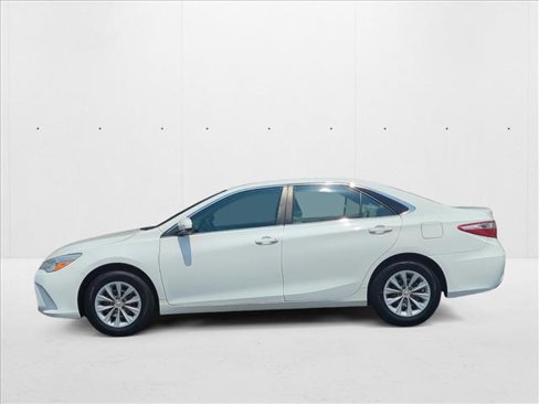 Used 2016 Toyota Camry LE image 8