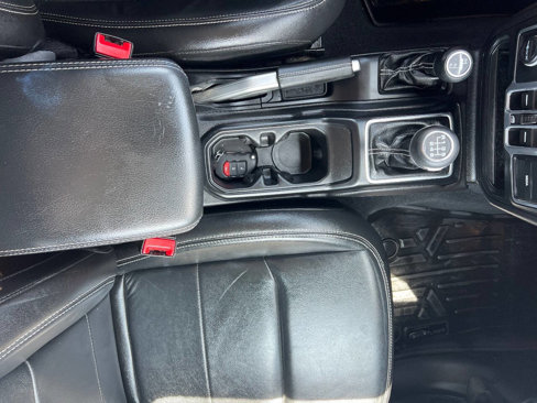 Used 2018 Jeep Wrangler Unlimited Sahara image 23