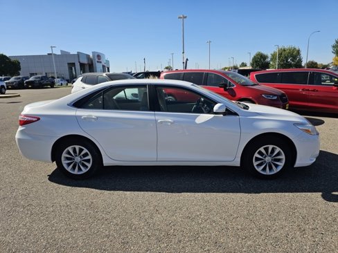Used 2017 Toyota Camry LE image 6