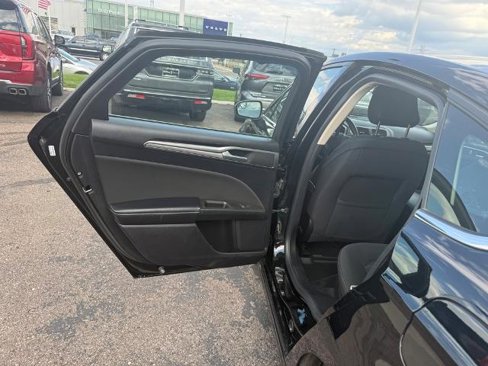 Certified 2018 Ford Fusion SE image 17