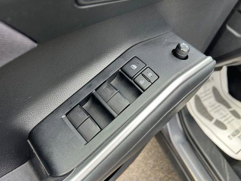 Used 2021 Toyota Highlander L image 12