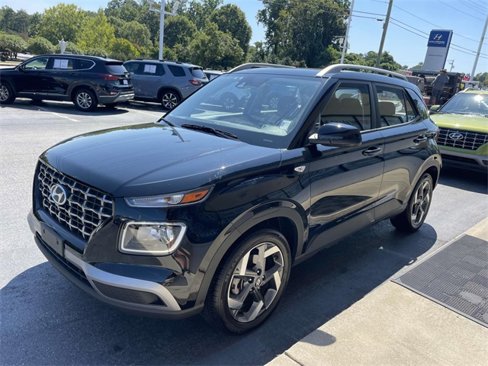 Certified 2022 Hyundai Venue SEL w/ Cargo Package image 3