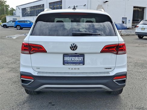 Used 2023 Volkswagen Taos SE w/ Panoramic Sunroof Package image 5