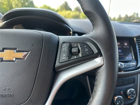 Used 2018 Chevrolet Trax LT w/ LT Convenience Package image 16