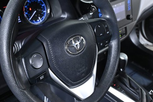 Used 2017 Toyota Corolla LE image 11