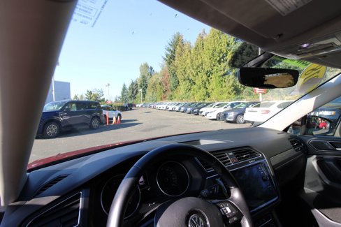 Used 2018 Volkswagen Tiguan SEL w/ 3rd Row Seat Package image 11