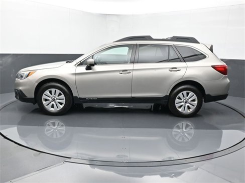 Used 2017 Subaru Outback 2.5i Premium image 2