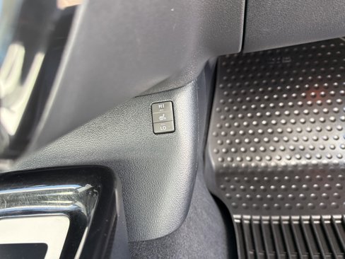Used 2017 Toyota Prius Four image 40