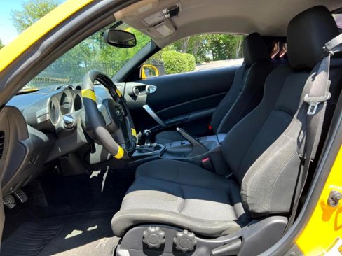 Used 2005 Nissan 350Z Touring w/ (N93) Cargo Convenience Pkg image 18
