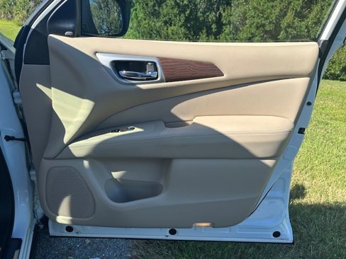Used 2019 Nissan Pathfinder Platinum image 14