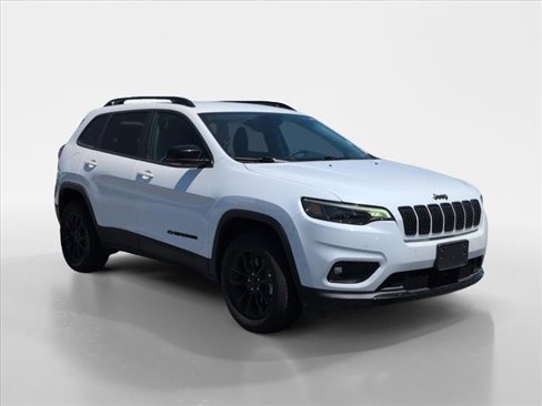 Used 2023 Jeep Cherokee Altitude Lux image 2