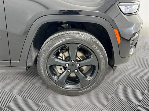 Used 2023 Jeep Grand Cherokee Altitude image 14