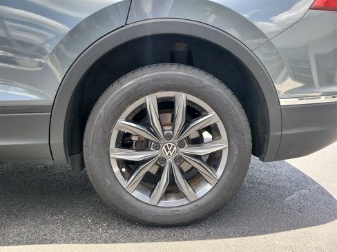 Used 2022 Volkswagen Tiguan SE image 9