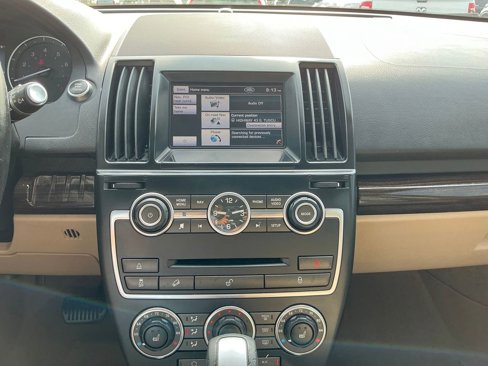 Used 2013 Land Rover LR2 image 18