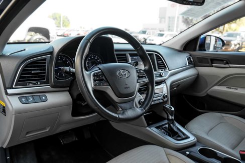Used 2017 Hyundai Elantra Limited image 3