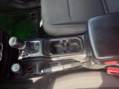 Used 2022 Jeep Gladiator Sport image 18
