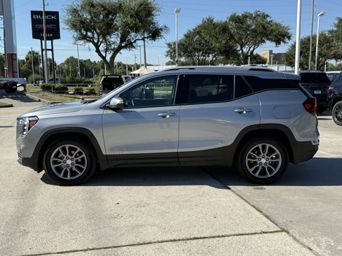 Used 2024 GMC Terrain SLT image 8