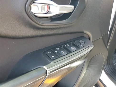 Used 2015 Jeep Cherokee Latitude w/ Comfort/Convenience Group image 14