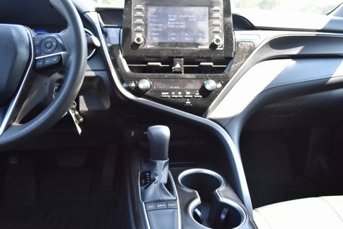 Used 2022 Toyota Camry LE image 18