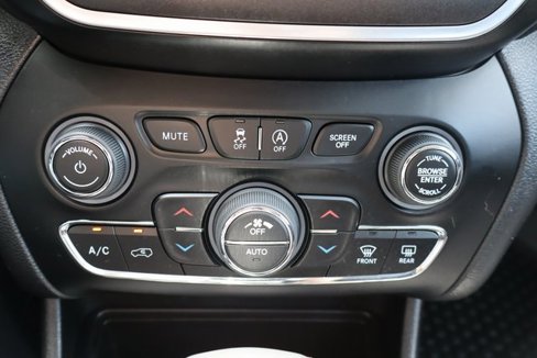 Used 2020 Jeep Cherokee Trailhawk w/ Cold Weather Group image 24
