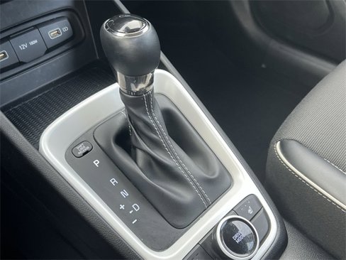 Used 2022 Hyundai Venue Limited image 20