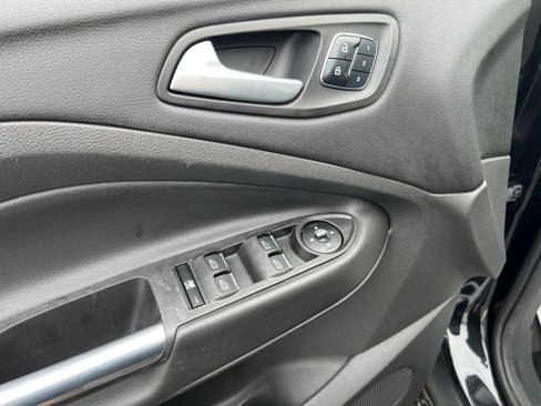 Used 2015 Ford Escape Titanium image 28