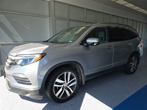 Used 2017 Honda Pilot Touring image 4