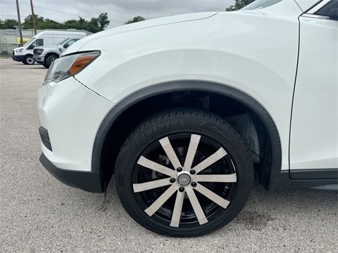 Used 2018 Nissan Rogue S image 23