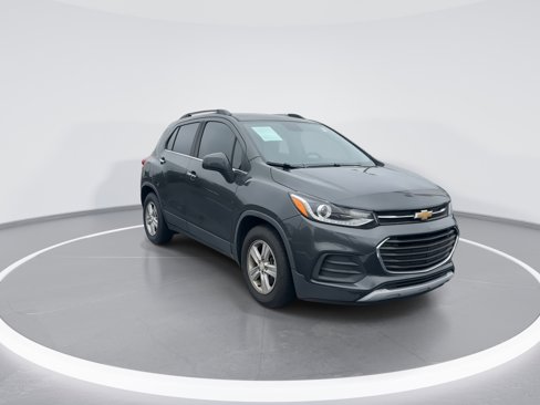 Used 2020 Chevrolet Trax LT w/ Driver Confidence Package image 2