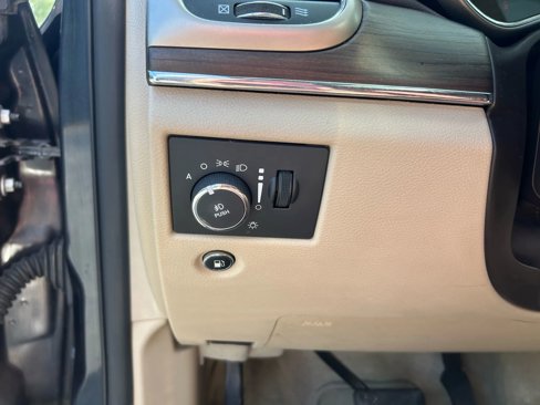 Used 2016 Jeep Grand Cherokee Overland image 13
