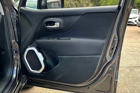 Used 2018 Jeep Renegade Latitude image 21