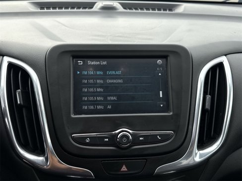 Used 2018 Chevrolet Equinox LT image 18