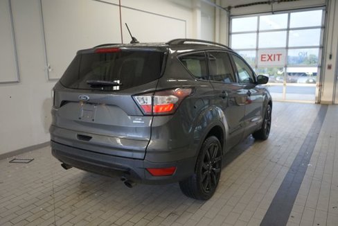 Certified 2018 Ford Escape SE w/ SE Sport Appearance Package image 14